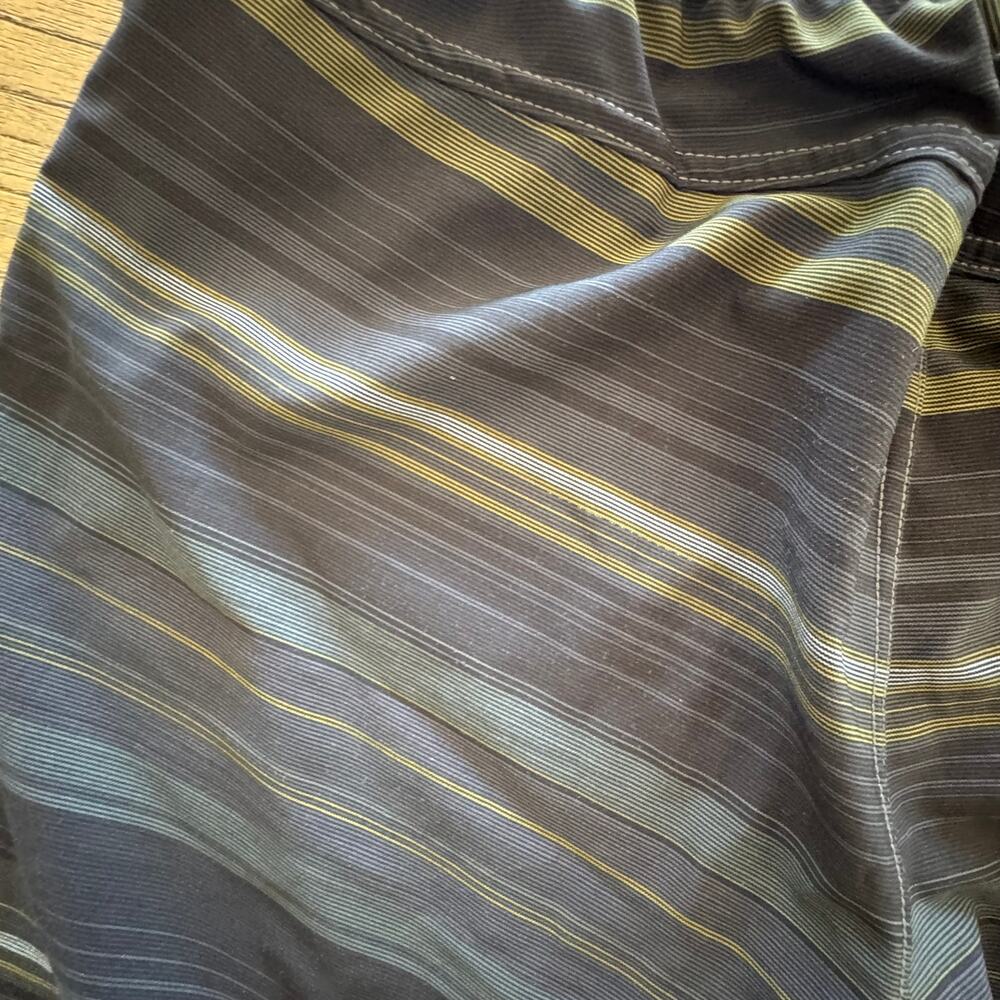 Prana Men's Hybrid Board Shorts - Size M - Picture 3 of 7
